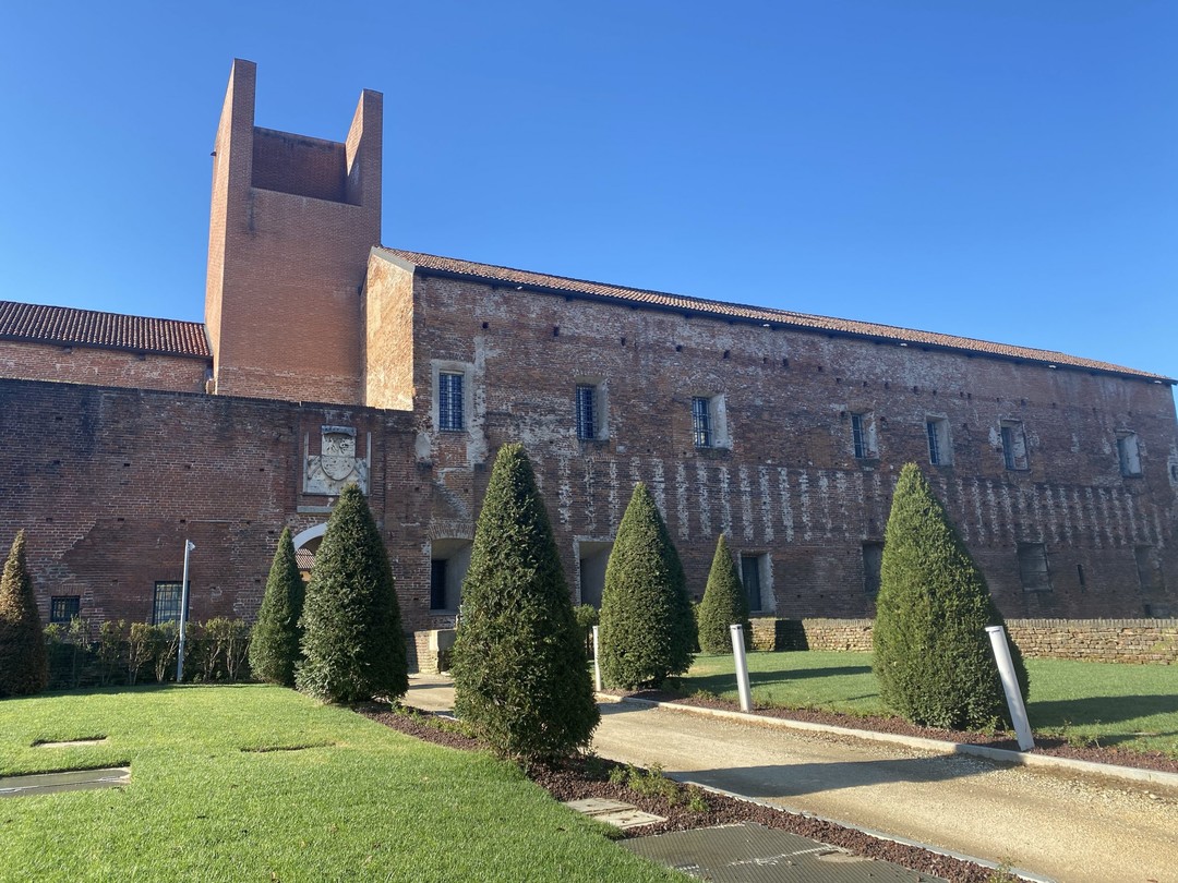 Castello di Novara.jpg - {Castello di Novara.jpg} - [36697]