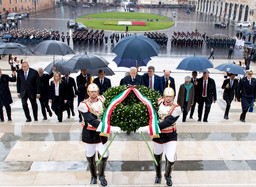 Deposizione corona alloro.jpg - {Deposizione corona alloro.jpg} - [37450]