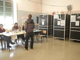 seggio-elettorale-voto.jpg - {seggio-elettorale-voto.jpg} - [37546]