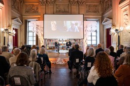 Alain De Benoist e Luca Beatrice - foto festival Radici 2024.jpg - {Alain De Benoist e Luca Beatrice - foto festival Radici 2024.jpg} - [37723]