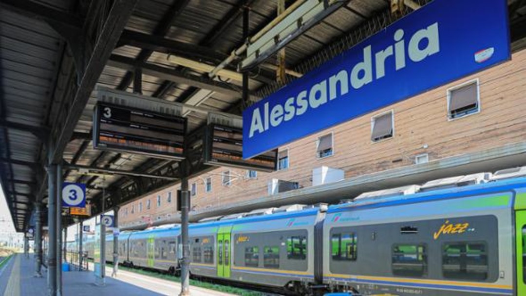 AlessandriaFermataTreno.jpg - {AlessandriaFermataTreno.jpg} - [38227]