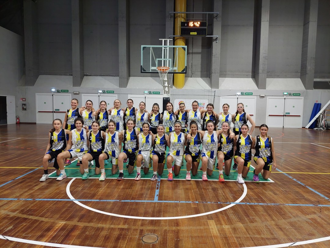 Le ragazze di Prima Squadra e Under 17 di Pallacanestro Alassio.jpeg - {Le ragazze di Prima Squadra e Under 17 di Pallacanestro Alassio.jpeg} - [39244]