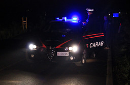Carabinieri notte.jpg - {Carabinieri notte.jpg} - [39557]