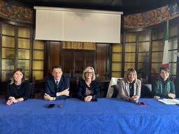 L'amministrazione presentata all'incontro.jpeg - {L'amministrazione presentata all'incontro.jpeg} - [39952]