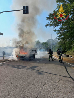 Foto incendio Novara.jpg - {Foto incendio Novara.jpg} - [3997]