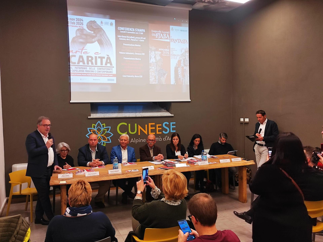 Immagine Alcuni momenti della presentazione (2938778).jpg - {Immagine Alcuni momenti della presentazione (2938778).jpg} - [40633]
