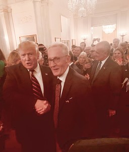 Immagine ghisolfi con trump (1).jpg - {Immagine ghisolfi con trump (1).jpg} - [40913]