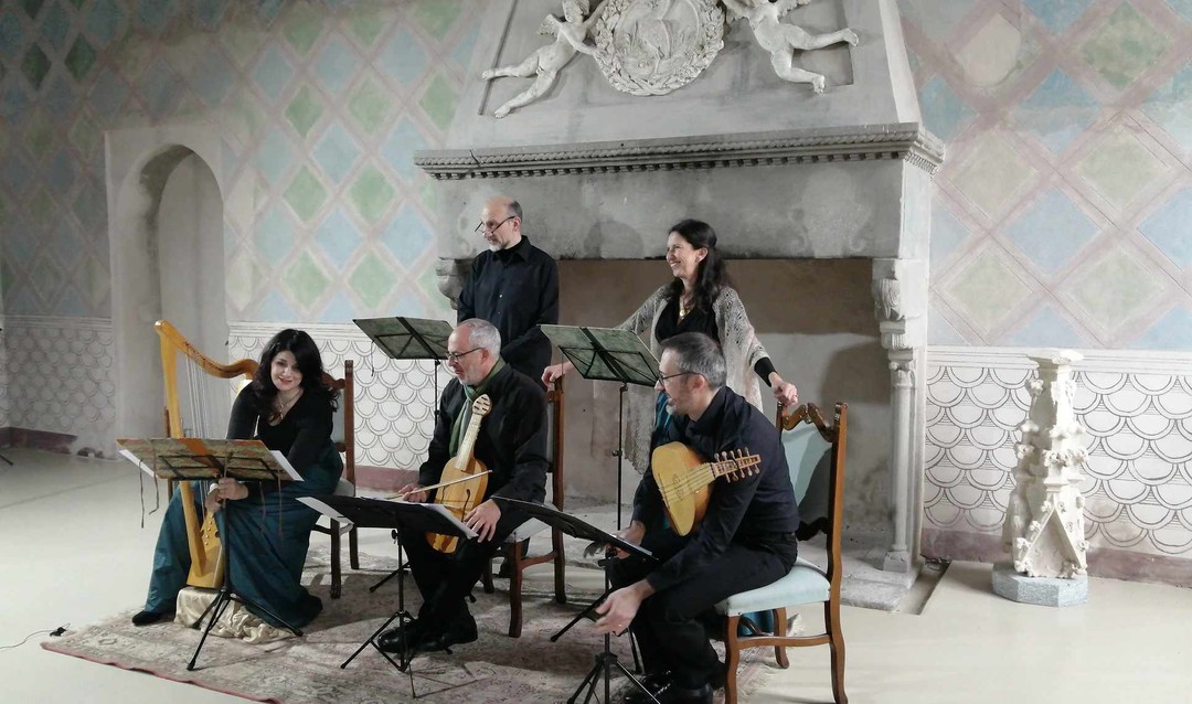 Ensemble400.jpg - {Ensemble400.jpg} - [4101]