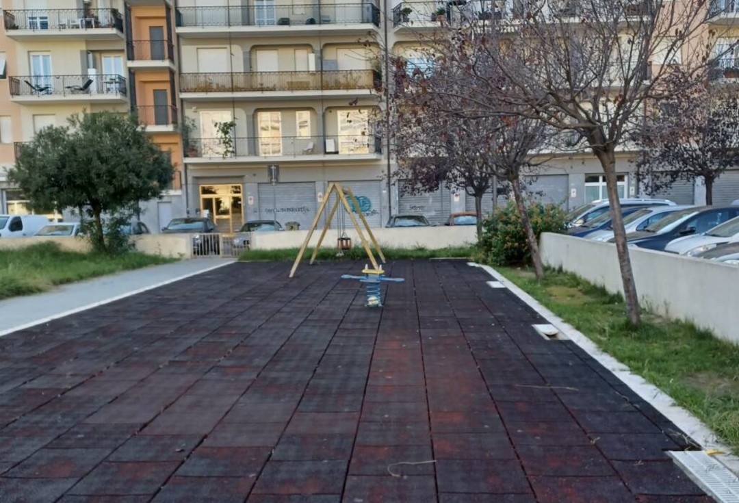 piazza-pertini-albenga-892493.jpg - {piazza-pertini-albenga-892493.jpg} - [41385]