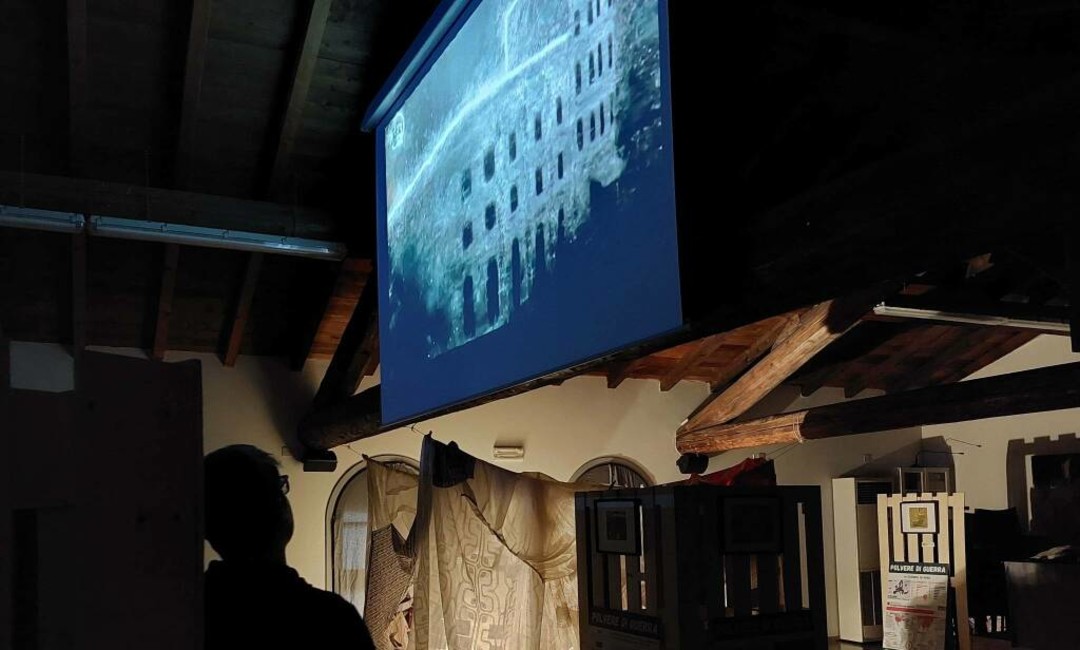 Polvere di Guerra - Dalle macerie alla costruzione di Pace.jpg - {Polvere di Guerra - Dalle macerie alla costruzione di Pace.jpg} - [42220]