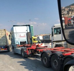 camion1.jpg - {camion1.jpg} - [4229]