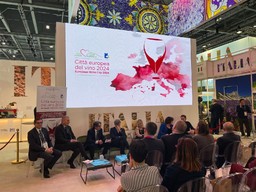 Presentazione WTM di Londra.jpg - {Presentazione WTM di Londra.jpg} - [42381]