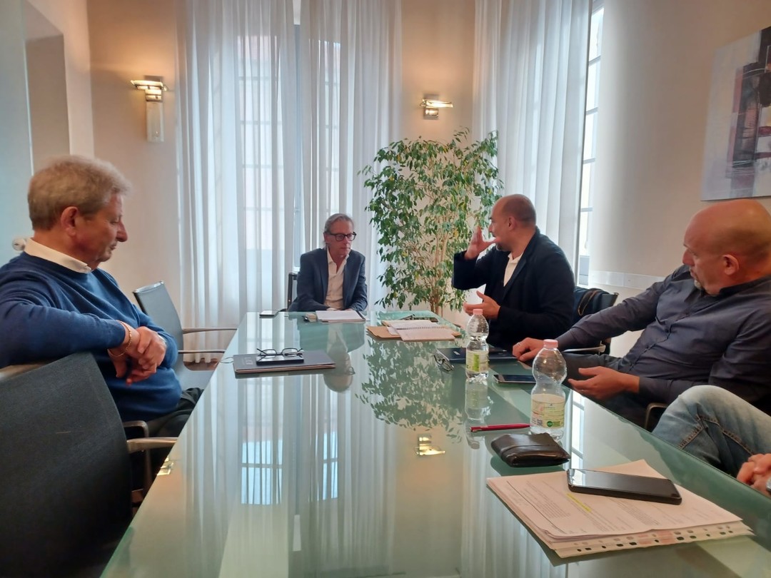 incontro laer h 2 (1).jpg - {incontro laer h 2 (1).jpg} - [42920]