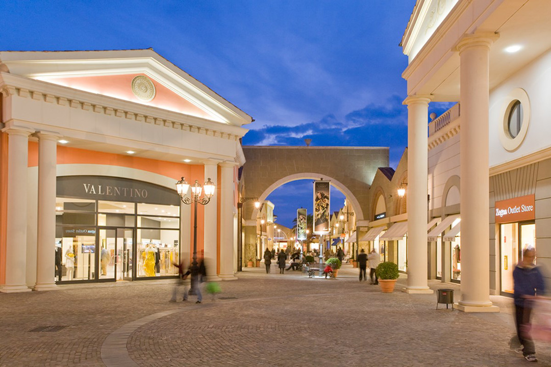 OutletSerravalle.jpg - {OutletSerravalle.jpg} - [43064]