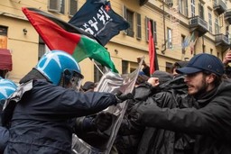 Foto scontri Polizia a Torino.jpg - {Foto scontri Polizia a Torino.jpg} - [43992]