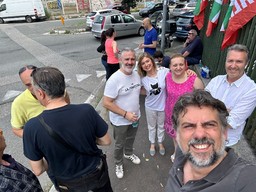 Il banchetto di Forza Italia.jpg - {Il banchetto di Forza Italia.jpg} - [4453]