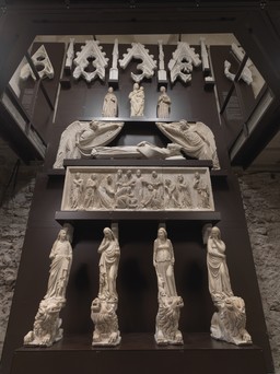 Lupo di Francesco e collaboratori, Sepolcro di Luca Fieschi, Museo Diocesano, Genova.2.jpg - {Lupo di Francesco e collaboratori, Sepolcro di Luca Fieschi, Museo Diocesano, Genova.2.jpg} - [45804]