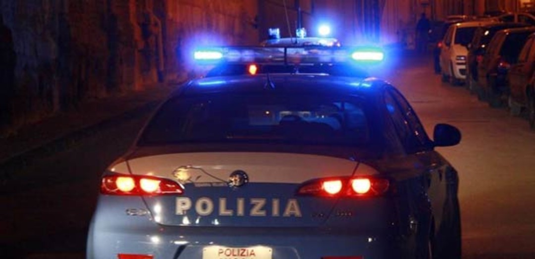 polizia-volante-notte.jpg - {polizia-volante-notte.jpg} - [46292]