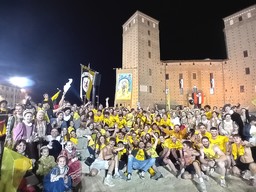Immagine Borgo piazza Tifoseria esulta vitto (2951291).jpg - {Immagine Borgo piazza Tifoseria esulta vitto (2951291).jpg} - [46862]