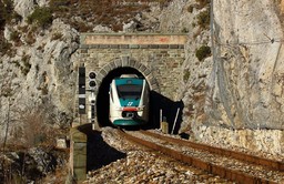 treno.jpg - {treno.jpg} - [48130]