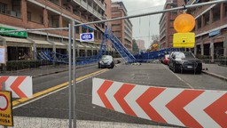 Foto crollo gru via Genova.jpeg - {Foto crollo gru via Genova.jpeg} - [48402]