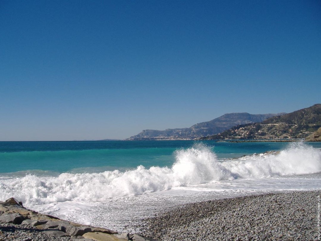 spiaggia-ventimiglia2.jpg - {spiaggia-ventimiglia2.jpg} - [4887]