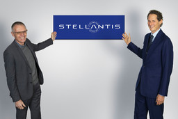 Da sinistra, Carlos Tavares e John Elkann.jpg - {Da sinistra, Carlos Tavares e John Elkann.jpg} - [49011]