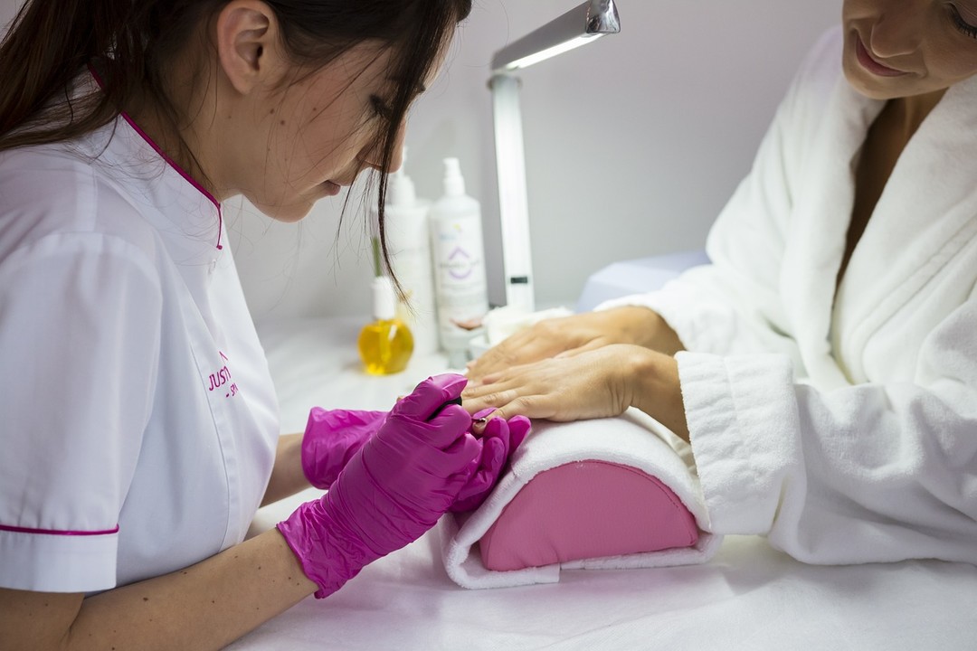 beautician-5529805_1280.jpg - {beautician-5529805_1280.jpg} - [5047]