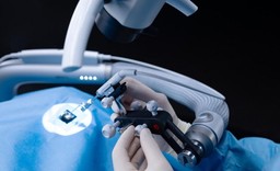 Foto impianto cocleare robotico.jpg - {Foto impianto cocleare robotico.jpg} - [50844]