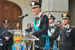 Paterna è il nuovo comandante della Legione Piemonte e Valle d'Aosta.jpg - {Paterna è il nuovo comandante della Legione Piemonte e Valle d'Aosta.jpg} - [5119]