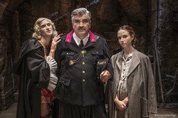 metticilamano-teatro01.jpg - {metticilamano-teatro01.jpg} - [51348]
