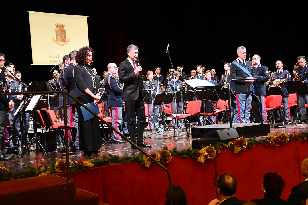 ConcertoPoliziaAstiVittorioPisani.JPG - {ConcertoPoliziaAstiVittorioPisani.JPG} - [52015]
