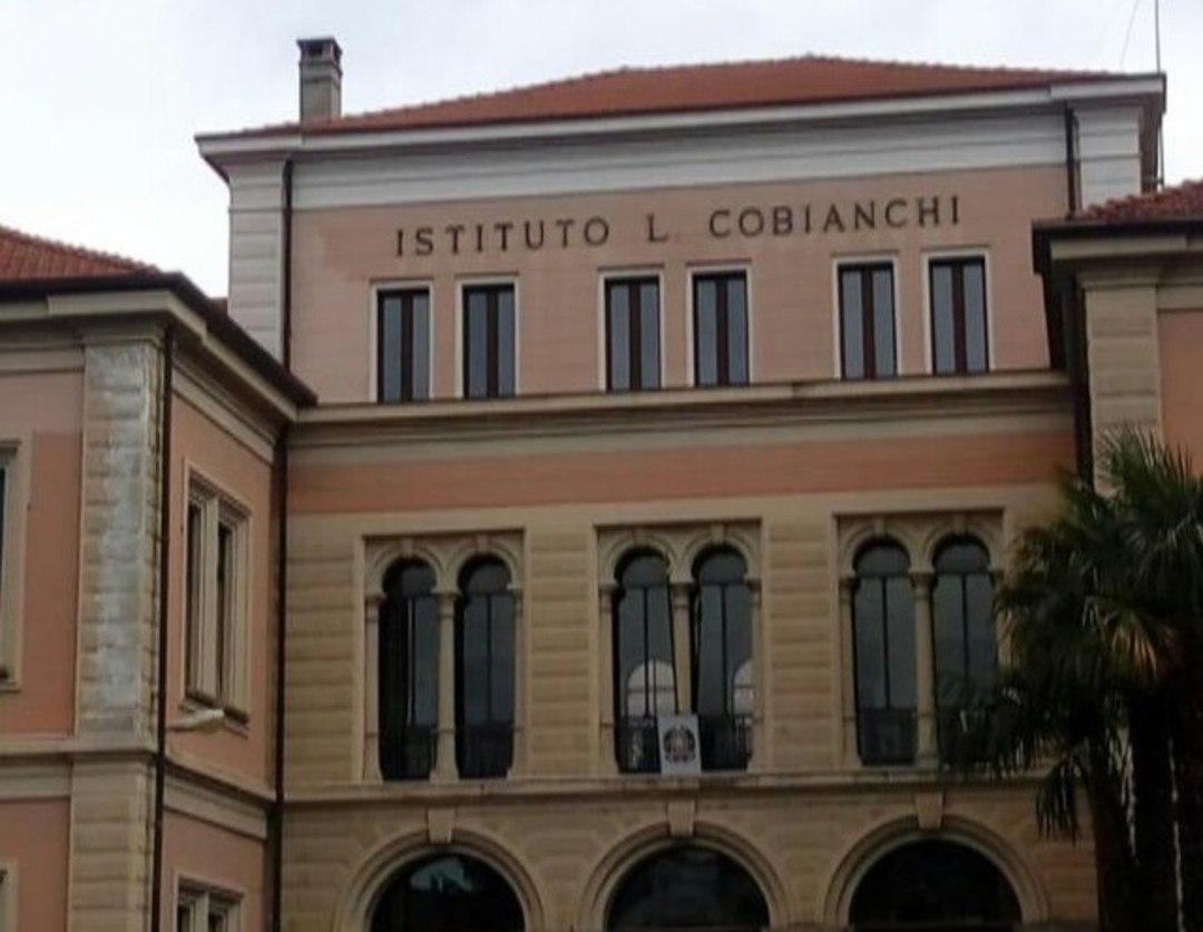 Esterno_Cobianchi.jpg - {Esterno_Cobianchi.jpg} - [52127]