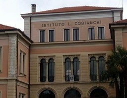 Esterno_Cobianchi.jpg - {Esterno_Cobianchi.jpg} - [52127]
