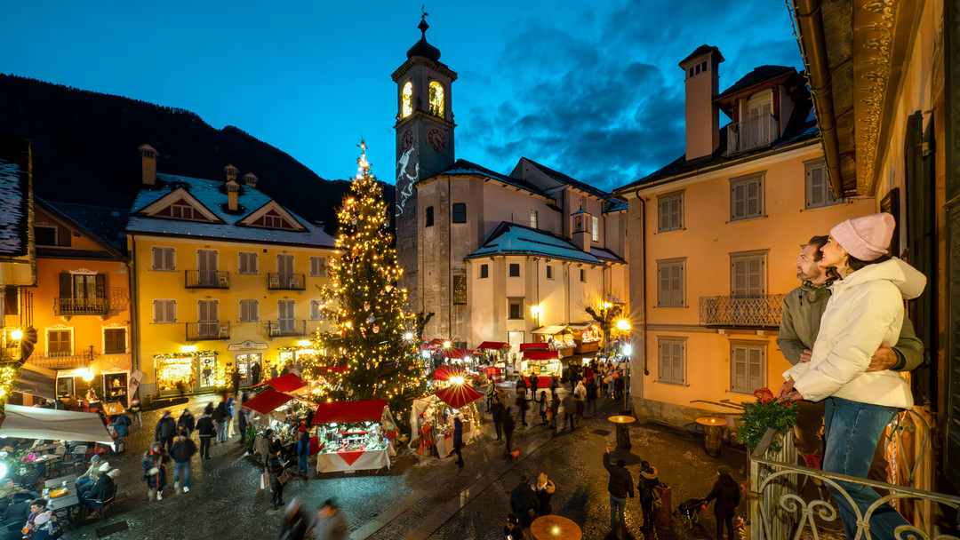 Santa-Maria-Maggiore_Mercatino-di-Natale_ph.jpg - {Santa-Maria-Maggiore_Mercatino-di-Natale_ph.jpg} - [52183]