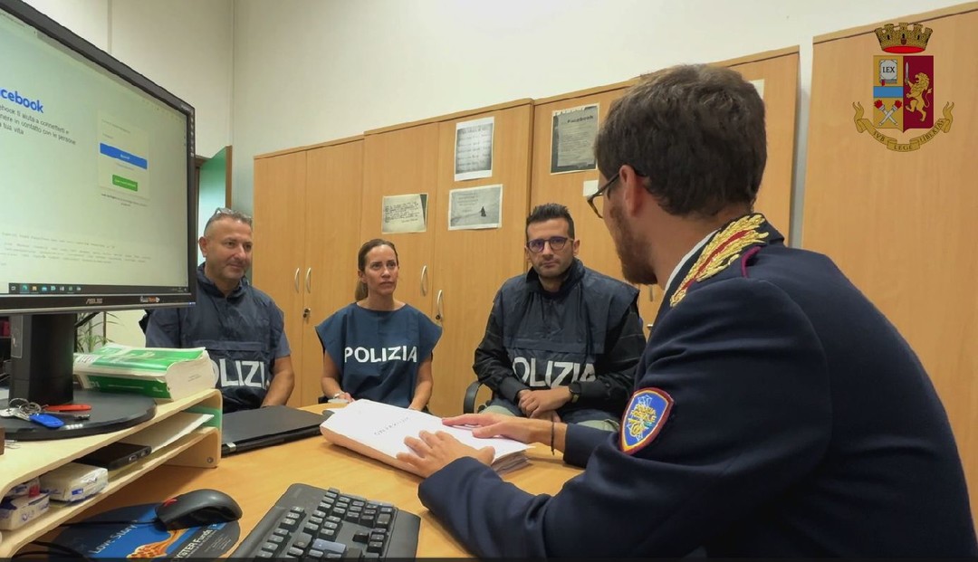 Blitz della Polizia - foto indagini online.jpg - {Blitz della Polizia - foto indagini online.jpg} - [53201]