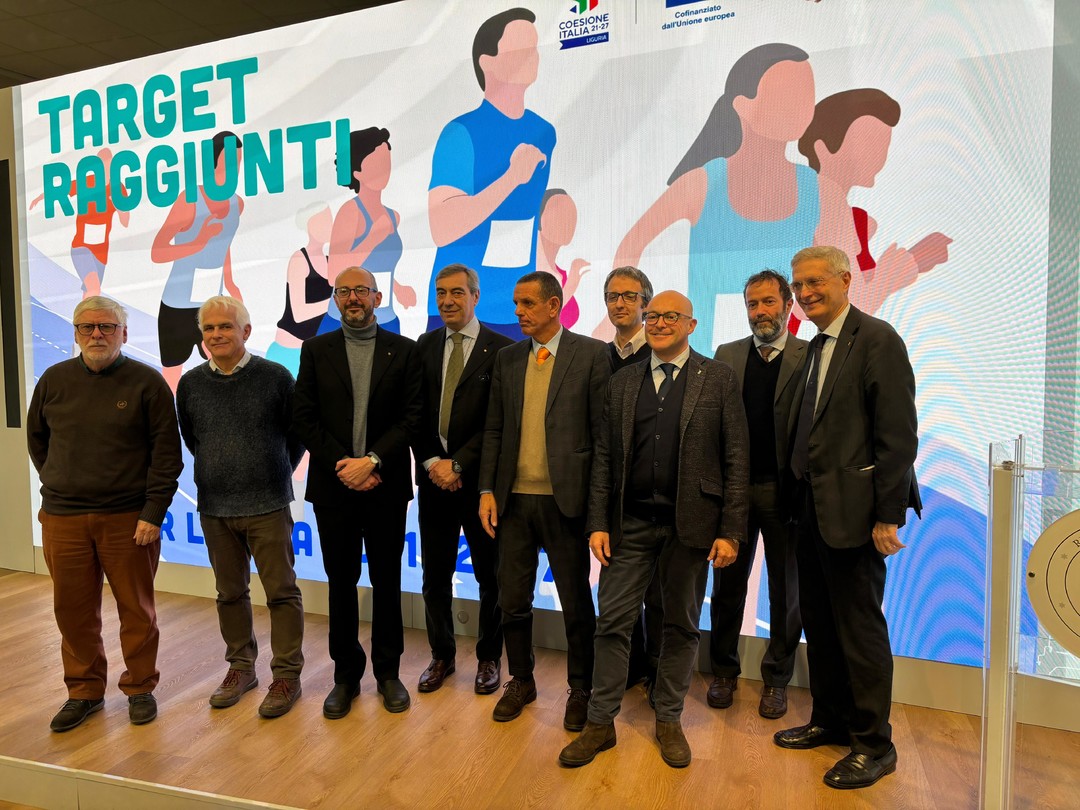 fondi eruopei foto di gruppo.jpeg - {fondi eruopei foto di gruppo.jpeg} - [53698]