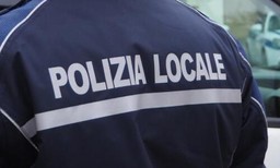 agente-polizia-locale-500x300.jpg - {agente-polizia-locale-500x300.jpg} - [54179]