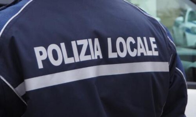 agente-polizia-locale-500x300.jpg - {agente-polizia-locale-500x300.jpg} - [54179]