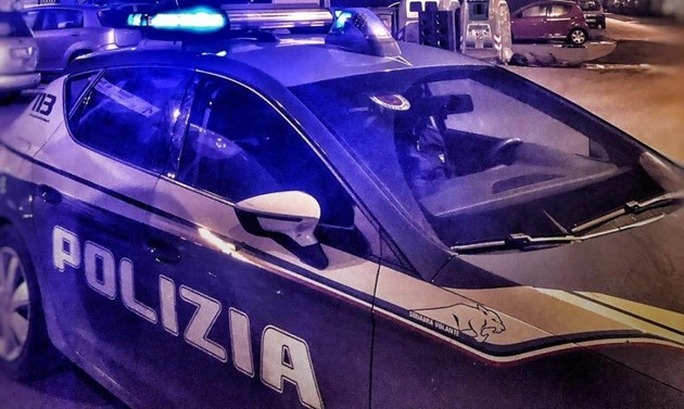 foto_volante-polizia.jpg - {foto_volante-polizia.jpg} - [54203]