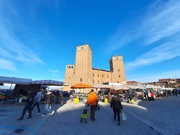 Immagine Fossano Mercato alimentare piaza Ca (2980357).jpg - {Immagine Fossano Mercato alimentare piaza Ca (2980357).jpg} - [54251]