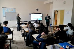 foto studio studenti scuola.jpg - {foto studio studenti scuola.jpg} - [54555]