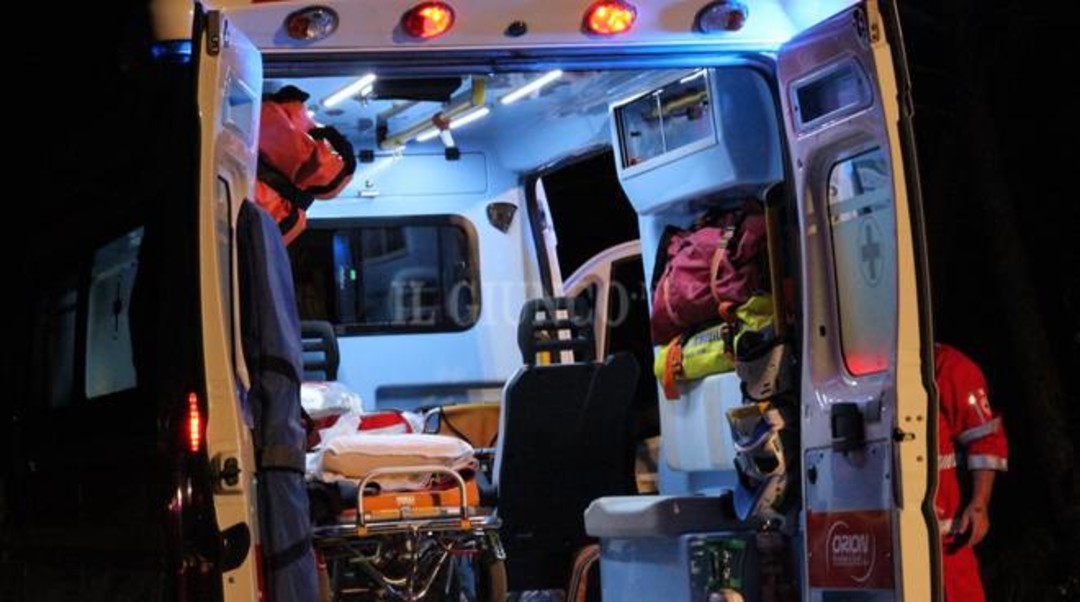 ambulanza.jpg - {ambulanza.jpg} - [54635]