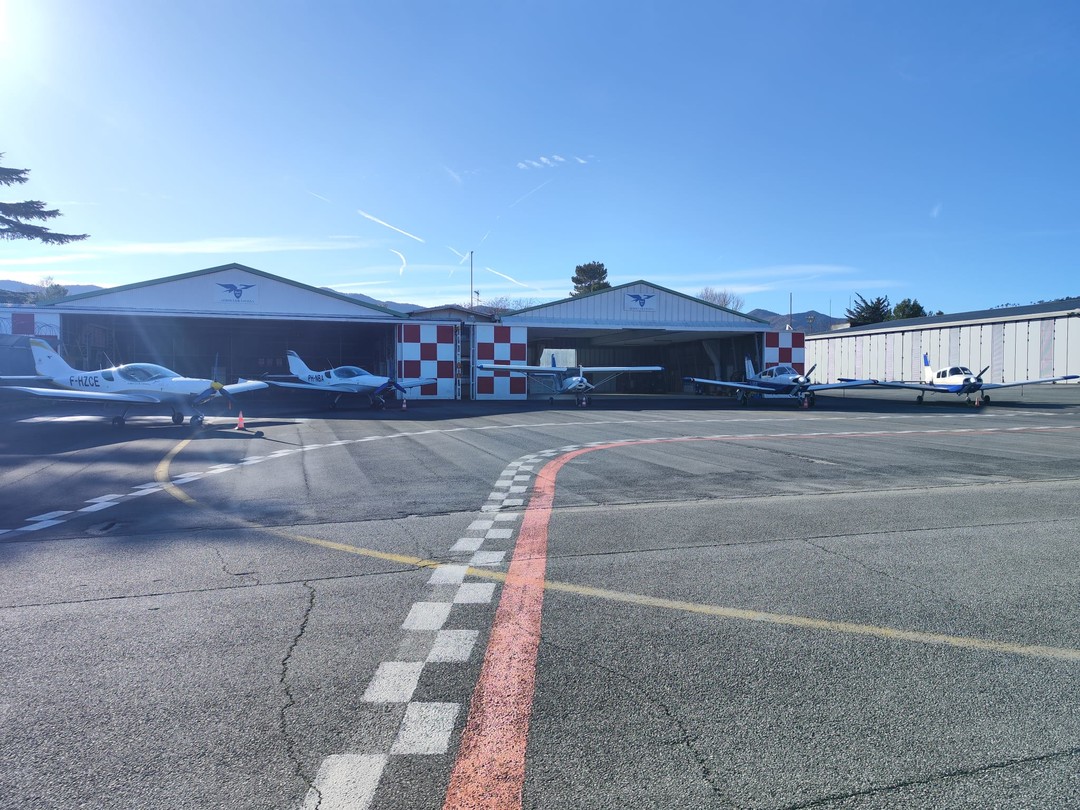 Aeroclub Savona e della Riviera Ligure.jpg - {Aeroclub Savona e della Riviera Ligure.jpg} - [54643]