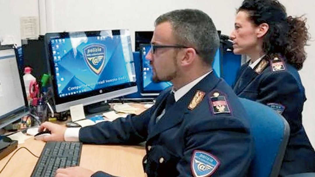 polizia postale.jpg - {polizia postale.jpg} - [56179]