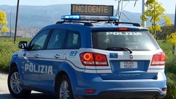 polizia-stradale-incidente-2.jpg - {polizia-stradale-incidente-2.jpg} - [56483]