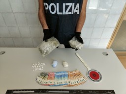 DrogaSpaccio.jpg - {DrogaSpaccio.jpg} - [5703]