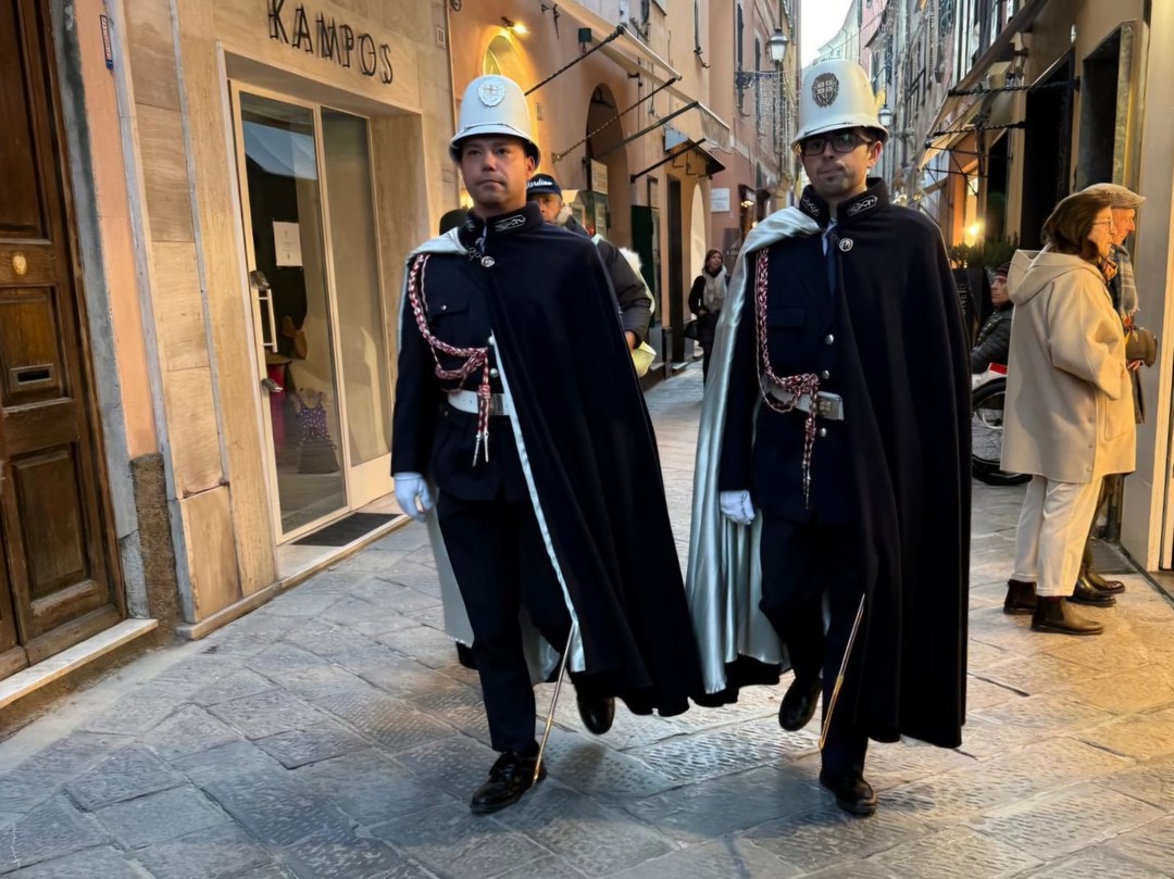 Polizia Locale in alta uniforme (1).jpeg - {Polizia Locale in alta uniforme (1).jpeg} - [57680]