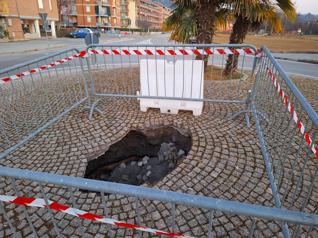 Rotonda Parco Europa.jpg - {Rotonda Parco Europa.jpg} - [58298]