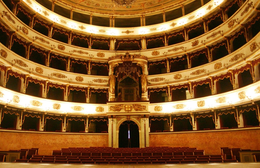teatro interno.jpg - {teatro interno.jpg} - [59179]